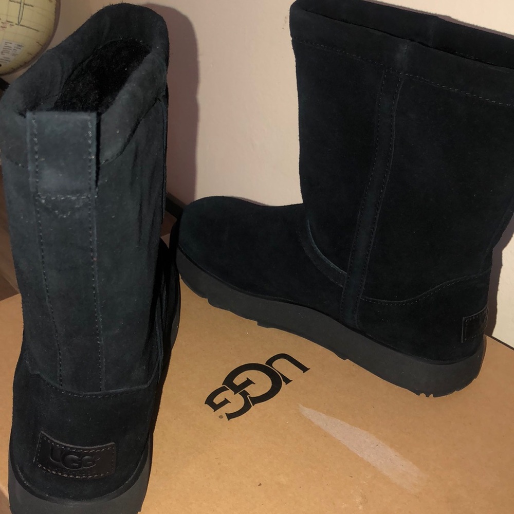 UGG W Classic Short Waterproof